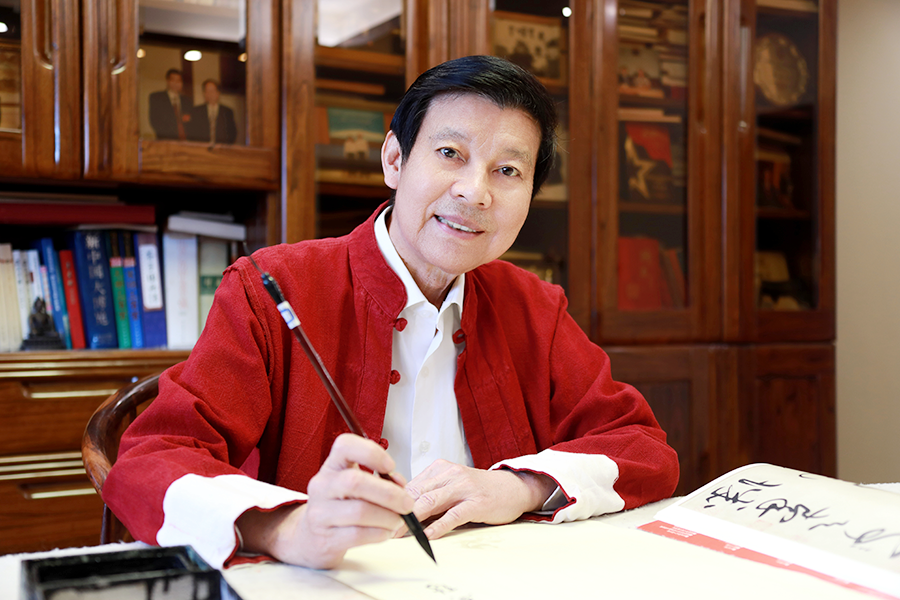 首批高级智库专家——罗殿龙